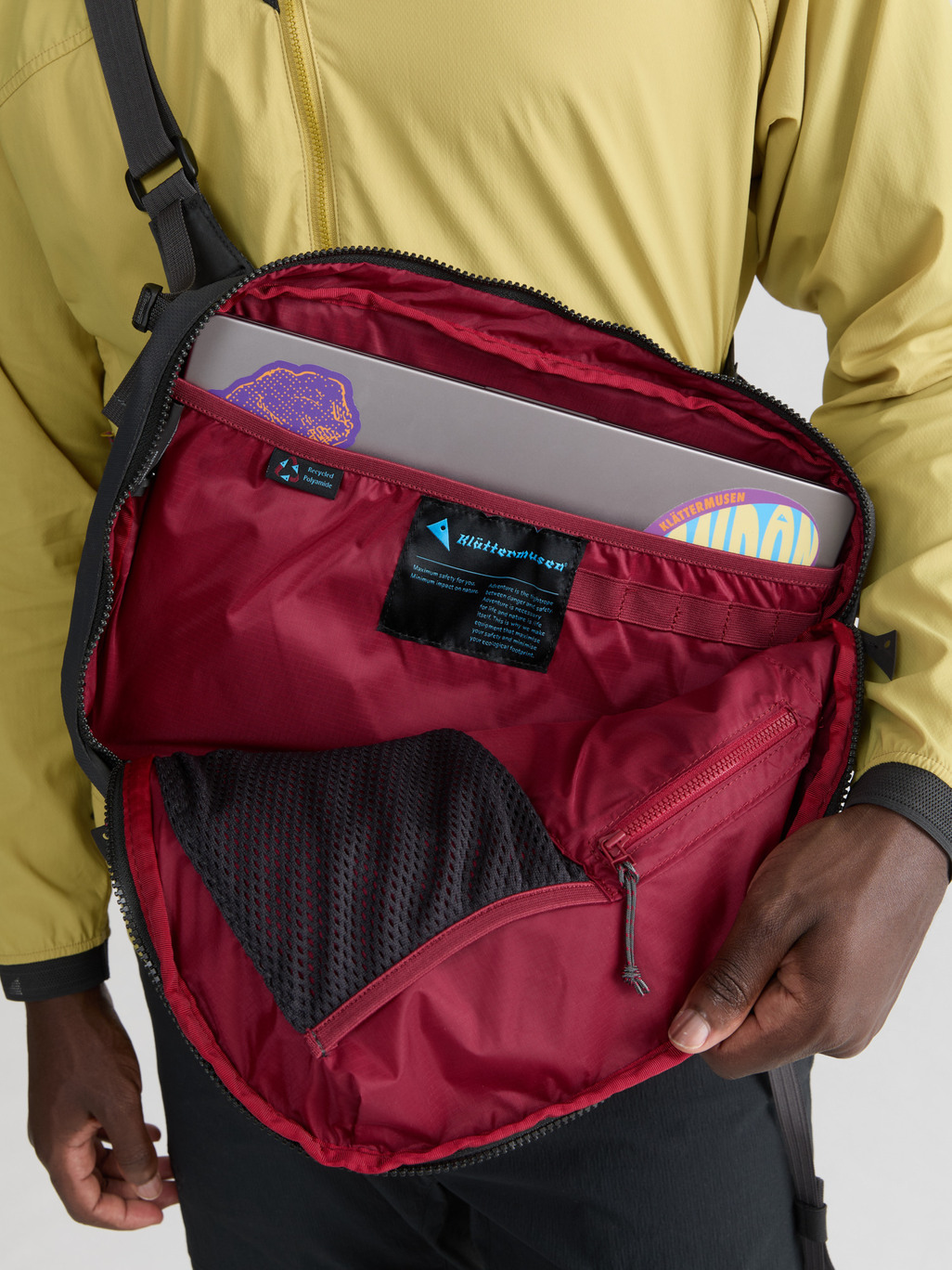 Image 7 for product Gaut Messenger Bag 8L