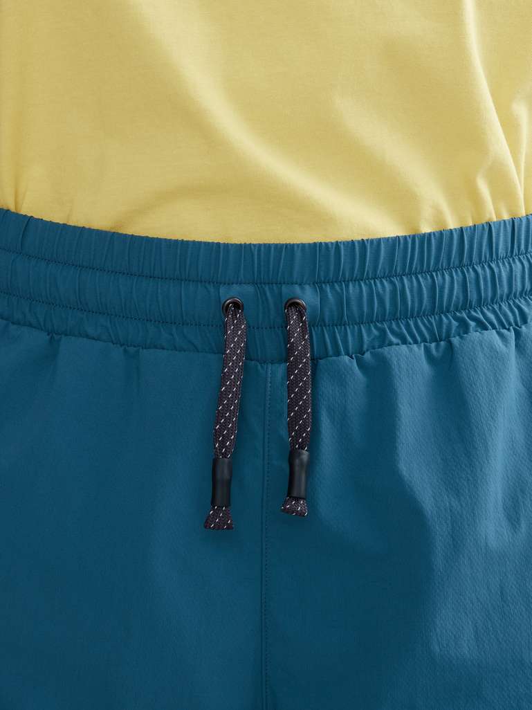 Laufey Shorts Dam